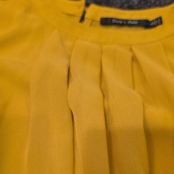 EUC Doe & Rae Large Mustard Ruffle Sleeve Blouse - Picture 4 of 6